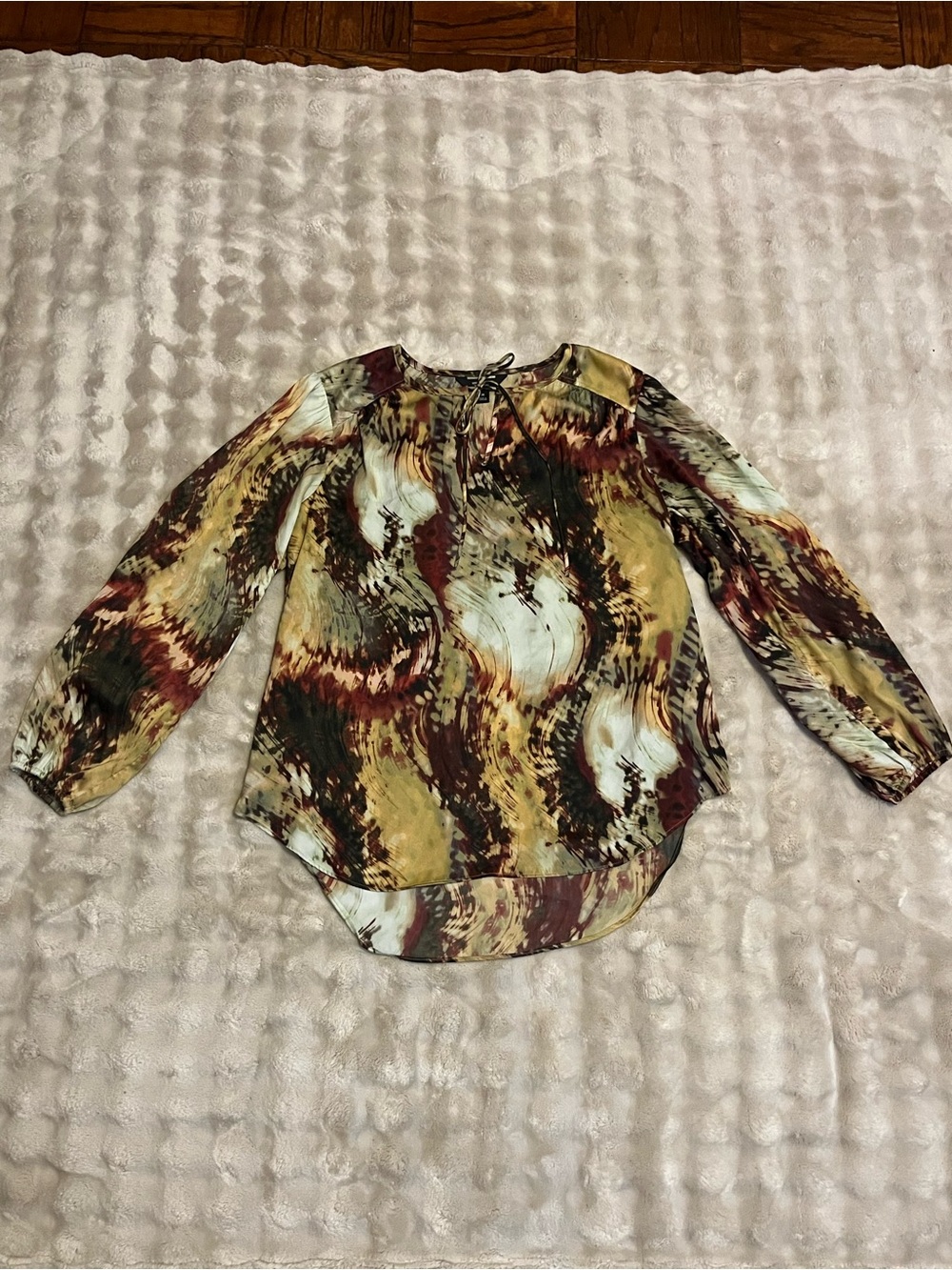 Simply Vera Vera Wang Abstract Watercolor Tie Neck Blouse Medium - Picture 2 of 15
